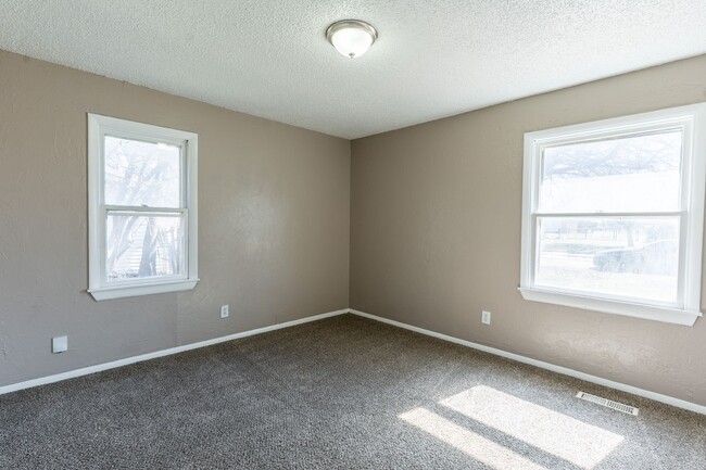 Building Photo - Welcome to your new 4-bedroom, 1.5-bathroo...