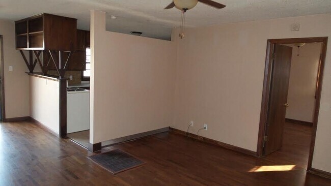 Building Photo - Cozy North Riverside Home