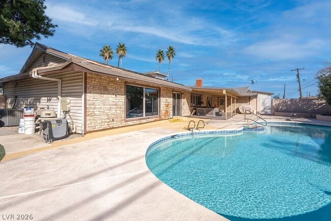 Building Photo - 1489 Santa Anita Dr