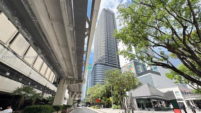 Building Photo - 1000 Brickell Plz