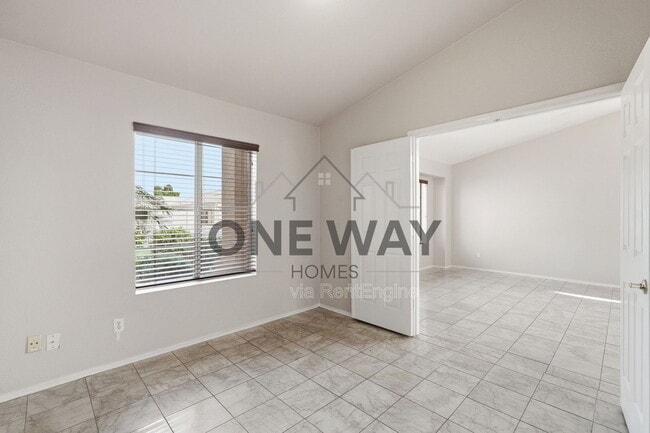 Building Photo - 819 E Cindy St