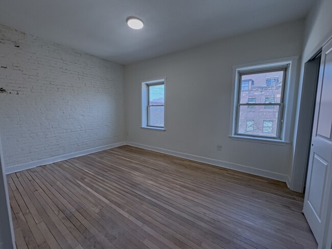 Building Photo - 1936 Green St