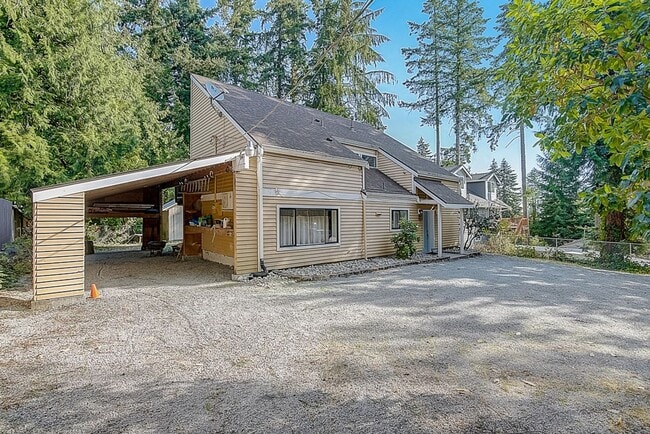 Building Photo - 4 bed/ 2 bath house on 145th St!