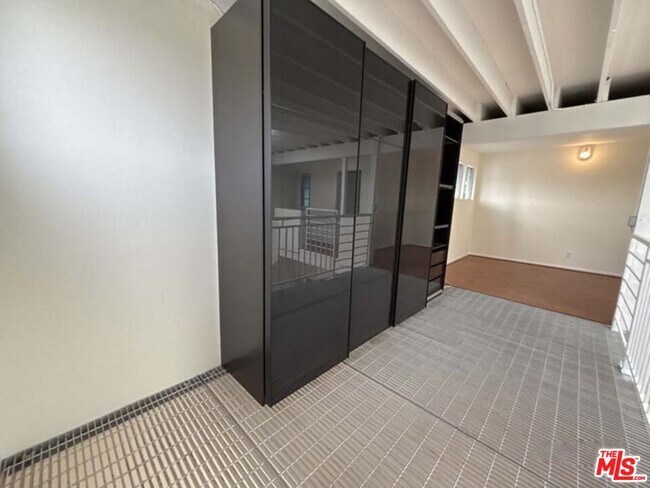 Building Photo - 915 Broadway St