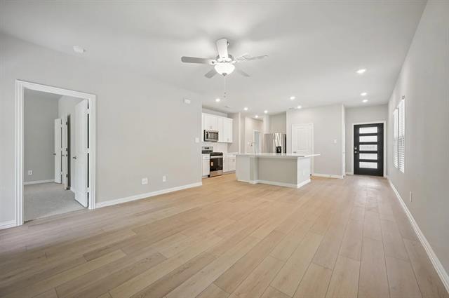 Building Photo - 524 Clover Crk Dr