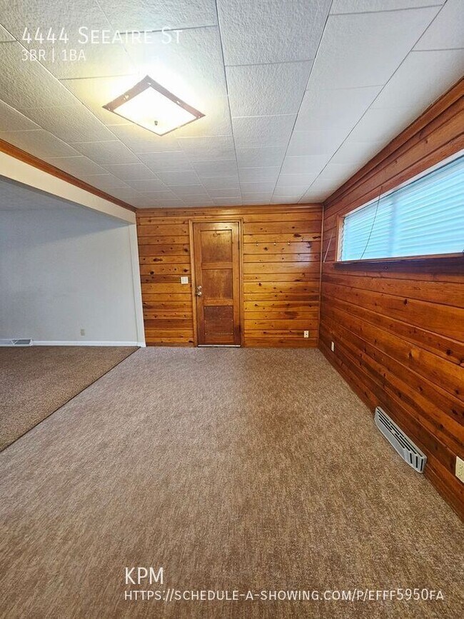 Building Photo - 4444 Seeaire St