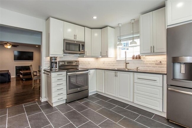 Building Photo - 1678 Skiffes Creek Cir