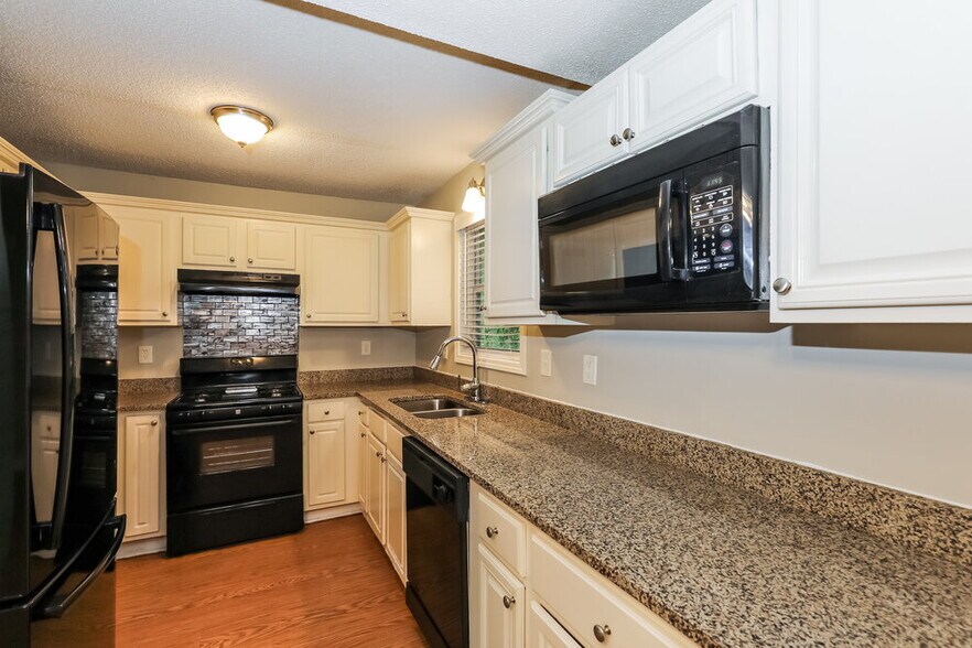 Building Photo - 11081 Knotty Pine Pl
