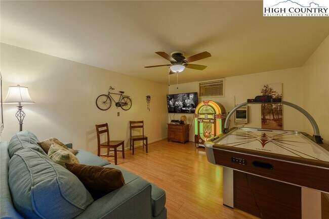 Building Photo - 1776 Beech Mountain Pkwy