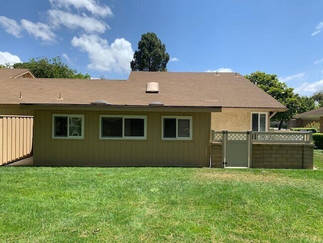 Building Photo - A beautiful Del Mar model for lease in Leisure Village