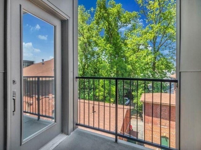 Building Photo - 456 Parkway Dr NE