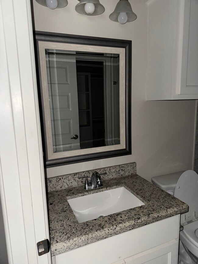 Building Photo - 2005 Jackson St