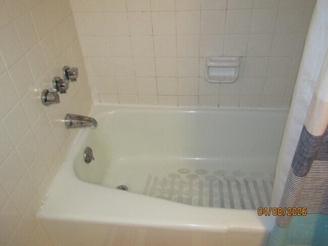 Building Photo - 2204 Perrin Dr