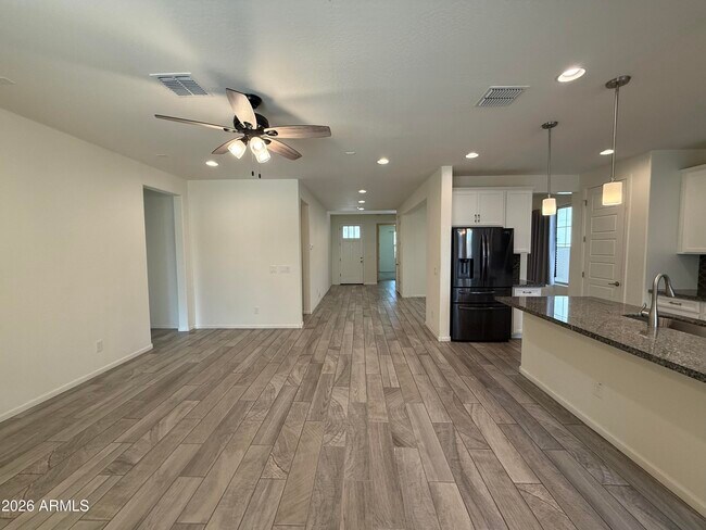 Building Photo - 263 E Lantana Dr