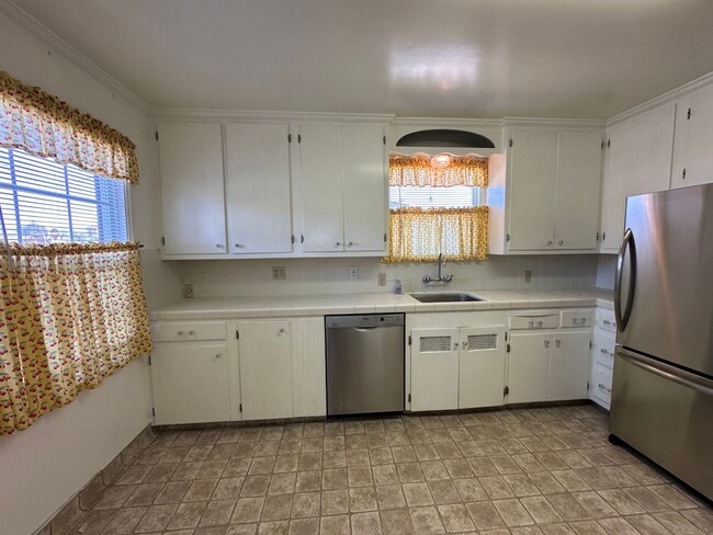 Building Photo - Spacious Two Bedroom Home In North Salinas