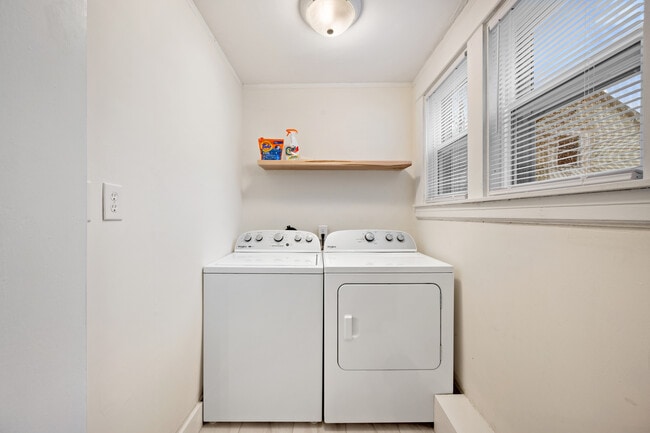 Building Photo - 34 Allen St