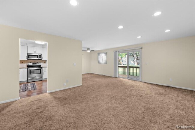 Building Photo - 4911 Oak Hill Dr