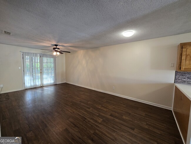 Building Photo - 412 S Ashley St