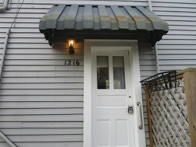 Building Photo - 1216 Post Office Rear St