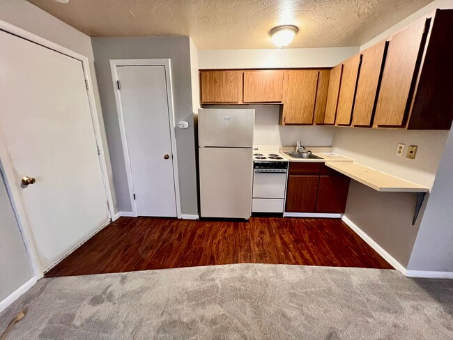 Building Photo - Moon Twp - Spacious 1 Bedroom 1 Bathroom -...