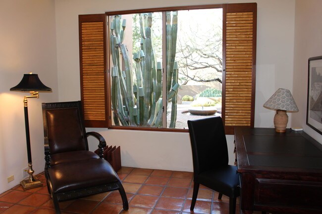 Building Photo - 7562 E High Point Dr