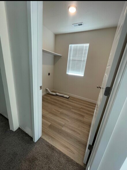 Building Photo - 844 N Basalt