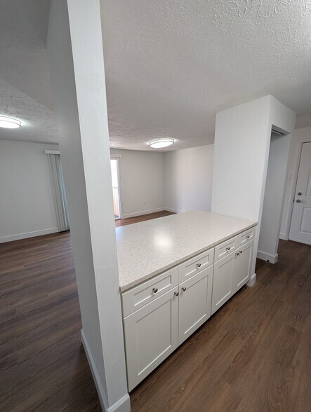 Kitchen island with breakfast bar - 19609 Gunners Branch Rd