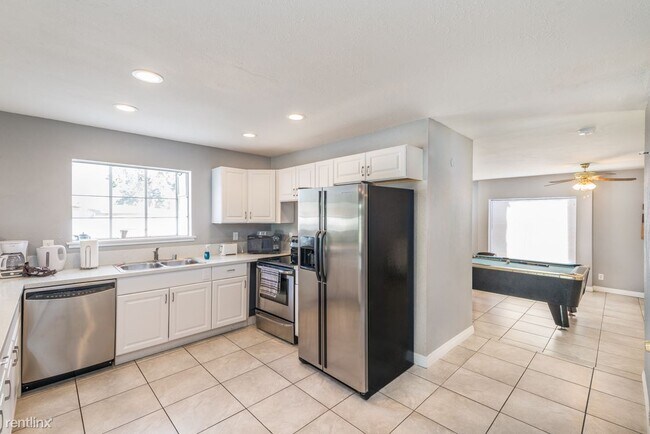 Building Photo - 3 br, 2 bath House - 3000 Kings Way