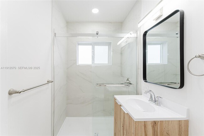 Building Photo - 1020 SW 74th Ave