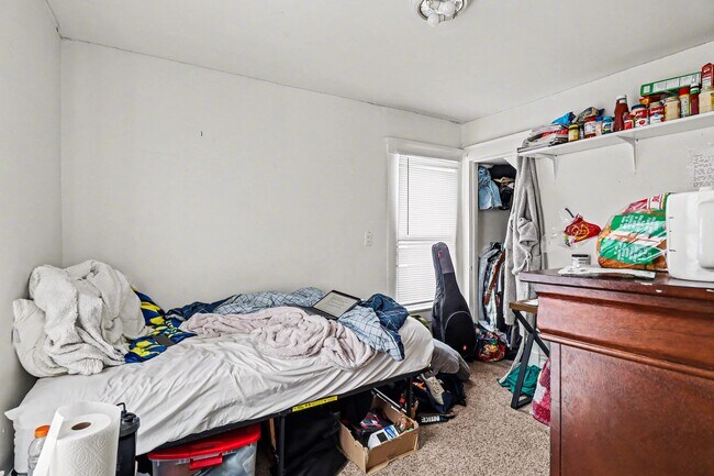 Building Photo - 606 Catherine St