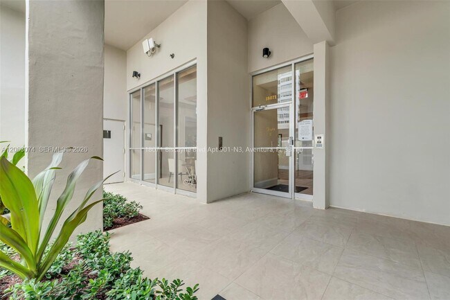 Building Photo - 18071 Biscayne Blvd