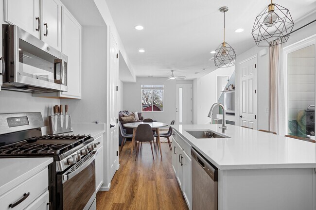 Building Photo - 1623 S Andes Cir