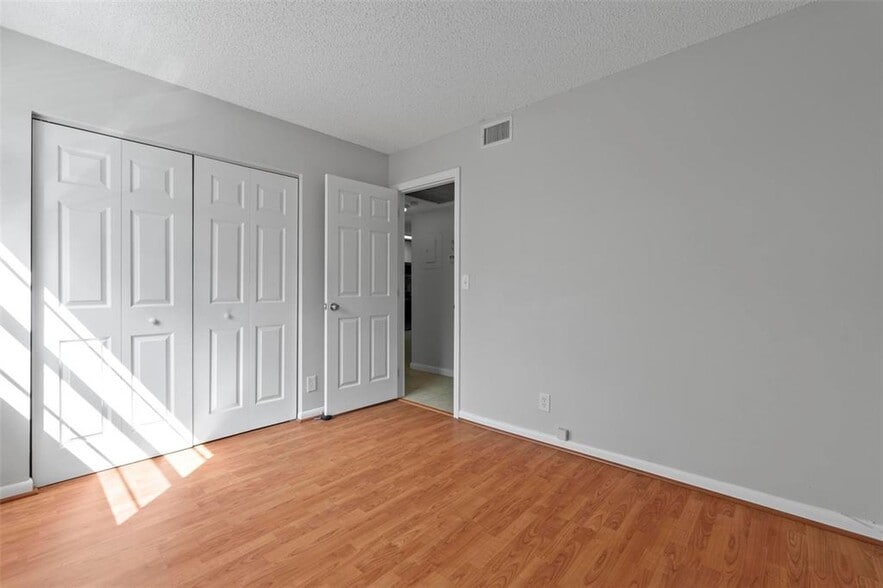 Building Photo - 3586 N University Dr