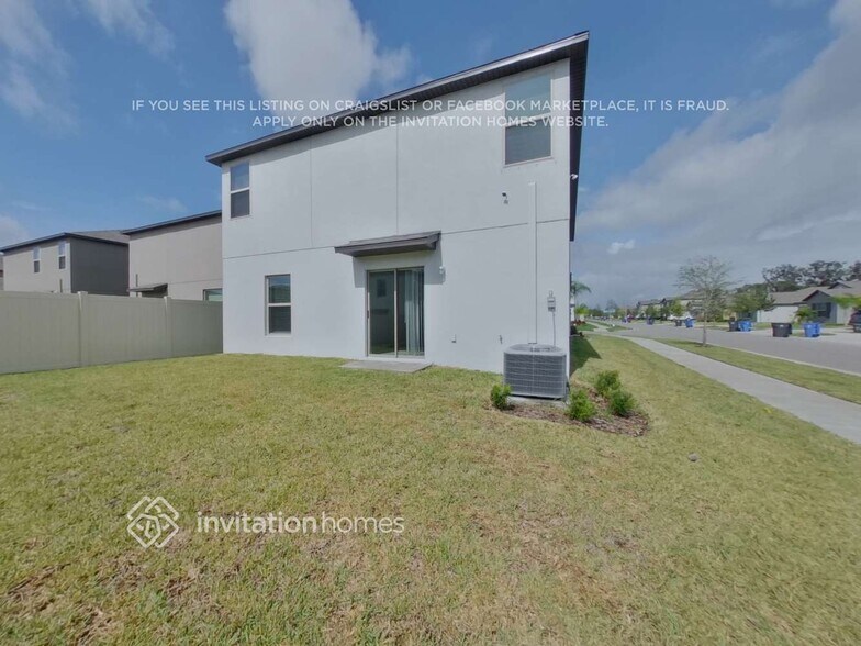 Building Photo - 10231 White Linen Ave