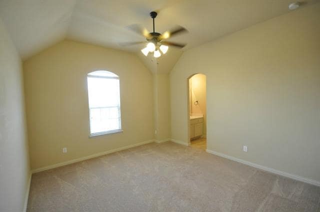 Building Photo - 600 Falcon Dr