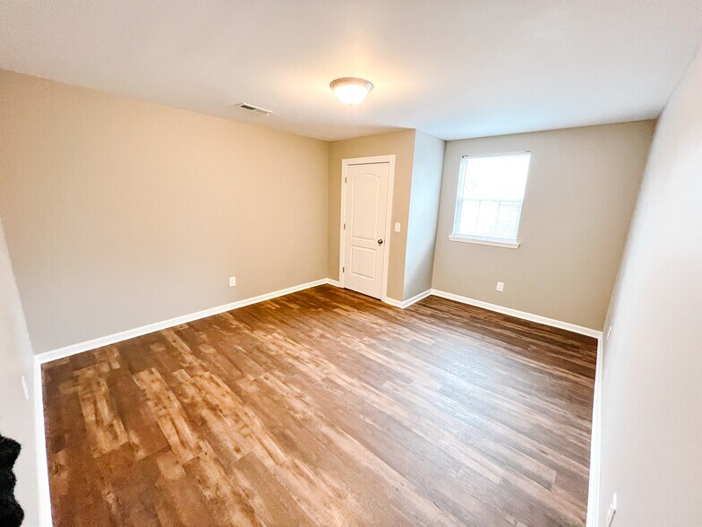 Bedroom 2 - 801 Poplar Ave