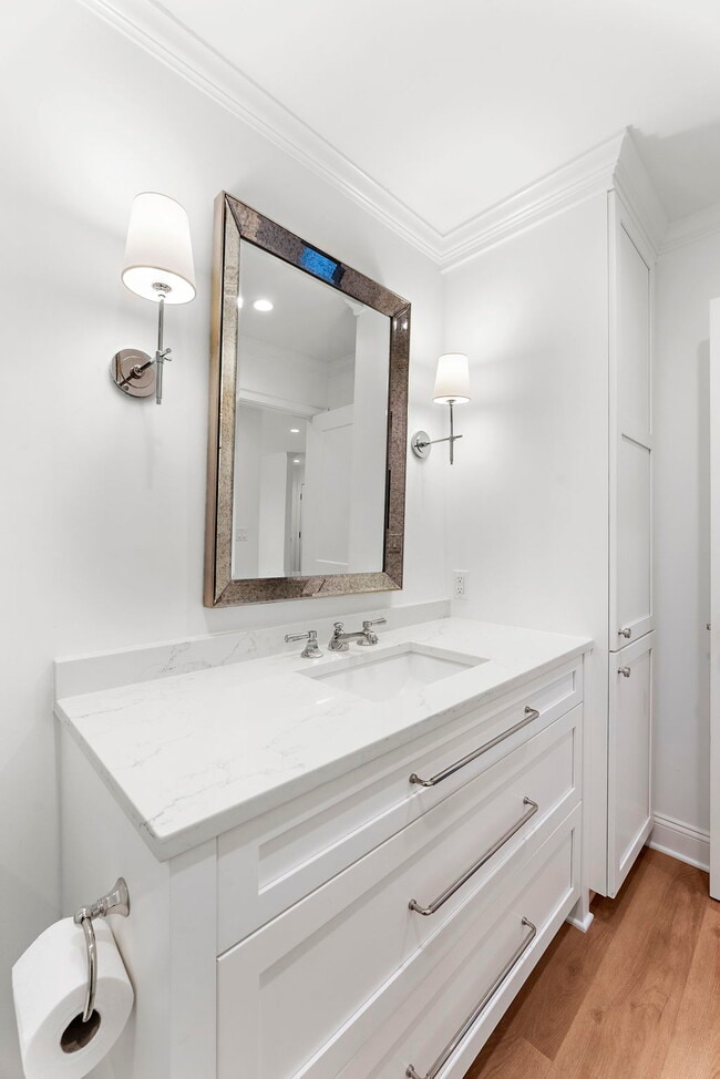 Building Photo - 1481 Center St Ext