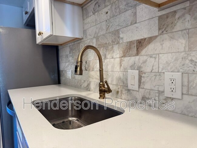 Building Photo - 501 Fenton Pl