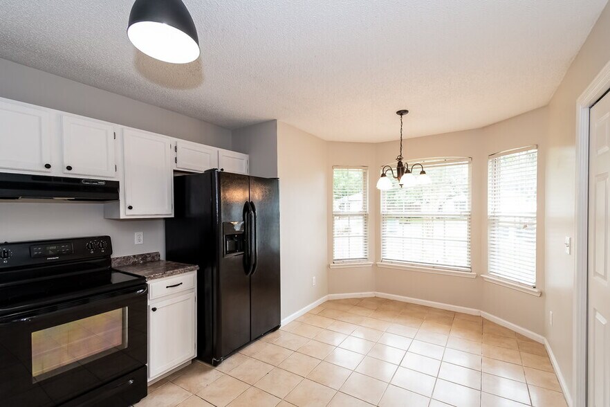 Building Photo - 1826 Ashmore Green Dr