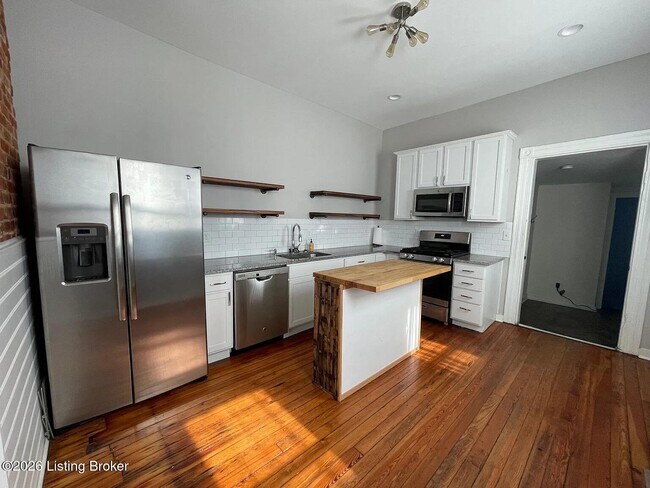 Building Photo - 521 E Ormsby Ave