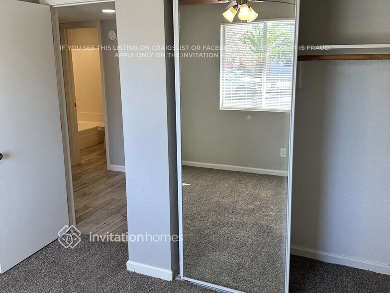 Building Photo - 1026 W Danbury Dr