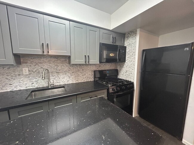 Building Photo - 1902 Barnes Ave