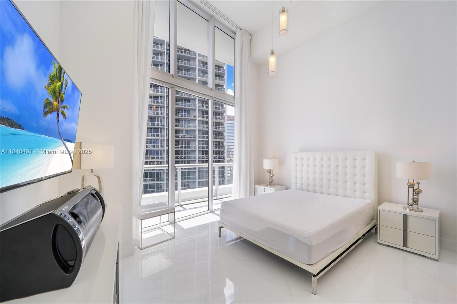 Building Photo - 475 Brickell Ave