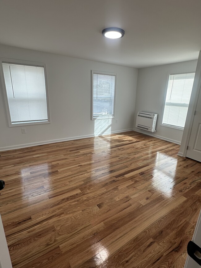 Building Photo - 15 Church St