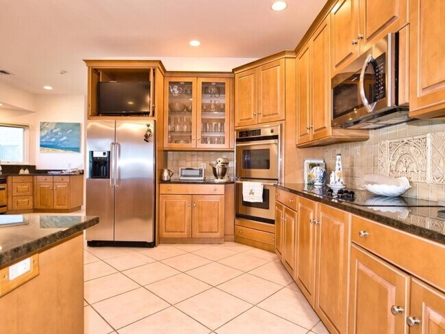 Building Photo - 149 Nanaquaket Rd