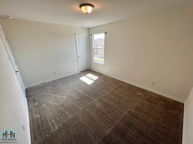 Building Photo - Beautiful 2-story 4 bed/2.5 bath home with...