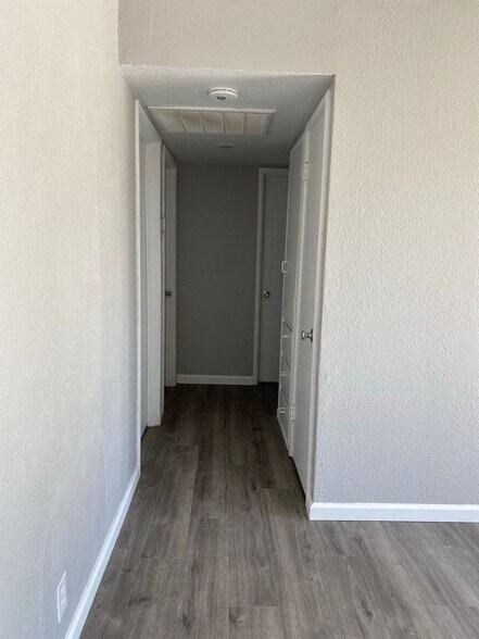 Building Photo - 709 S Vista St