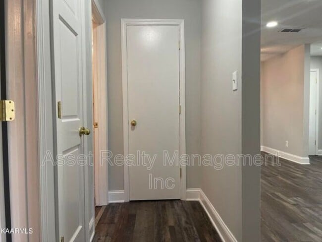 Building Photo - 4119 Porter Ave