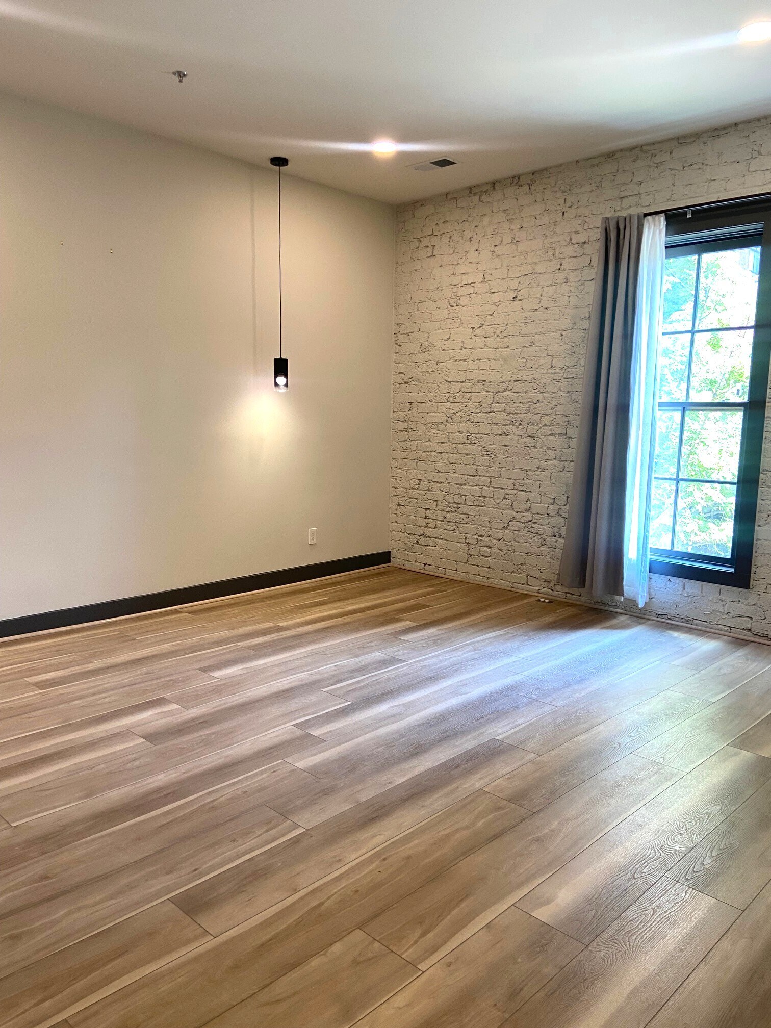 Building Photo - 2018 Morris Ave