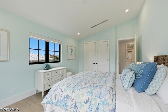 Building Photo - 200 Bahia Point